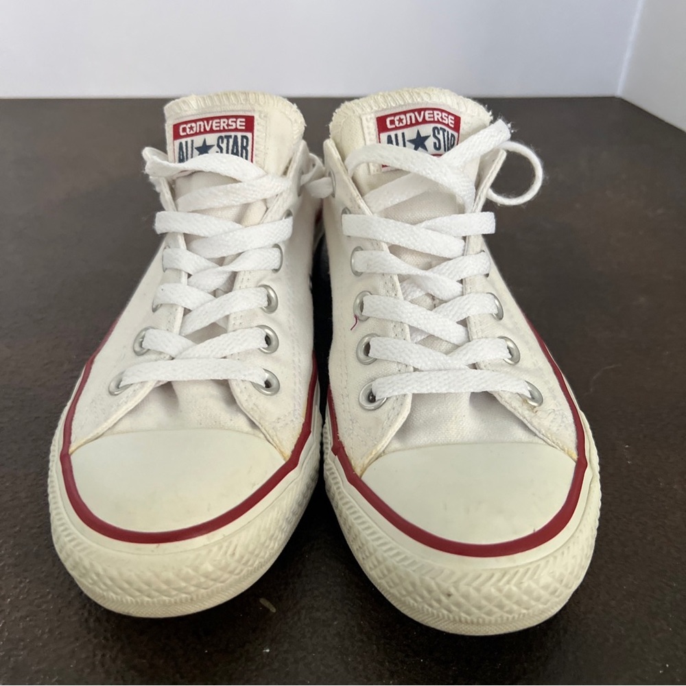 Size 8 - Converse Chuck Taylor All Star Low Optical White